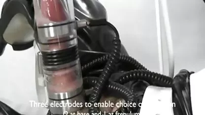 او شروع به نوازش گربه او را در سمت راست راهرو, کیر تو کس دات نت